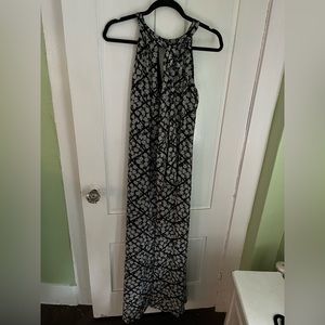 Taylor gorgeous floral daisy maxi dress